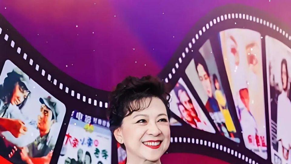 76岁王馥荔近况曝光！丈夫王群去世已2年，如今儿子成为她的依靠