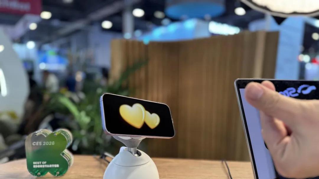 可以科技携全球首款桌面AI伙伴DeskMate登陆2026 CES，开启“人机共生”新范式
