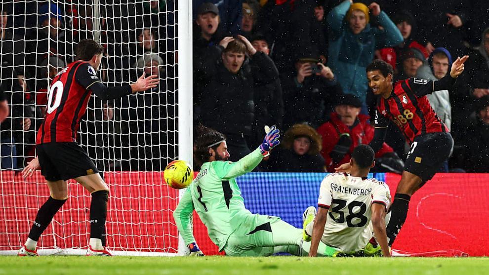 3-2绝杀！2-1险胜！足坛冷门夜：拜仁、利物浦都输了，中国获亚军