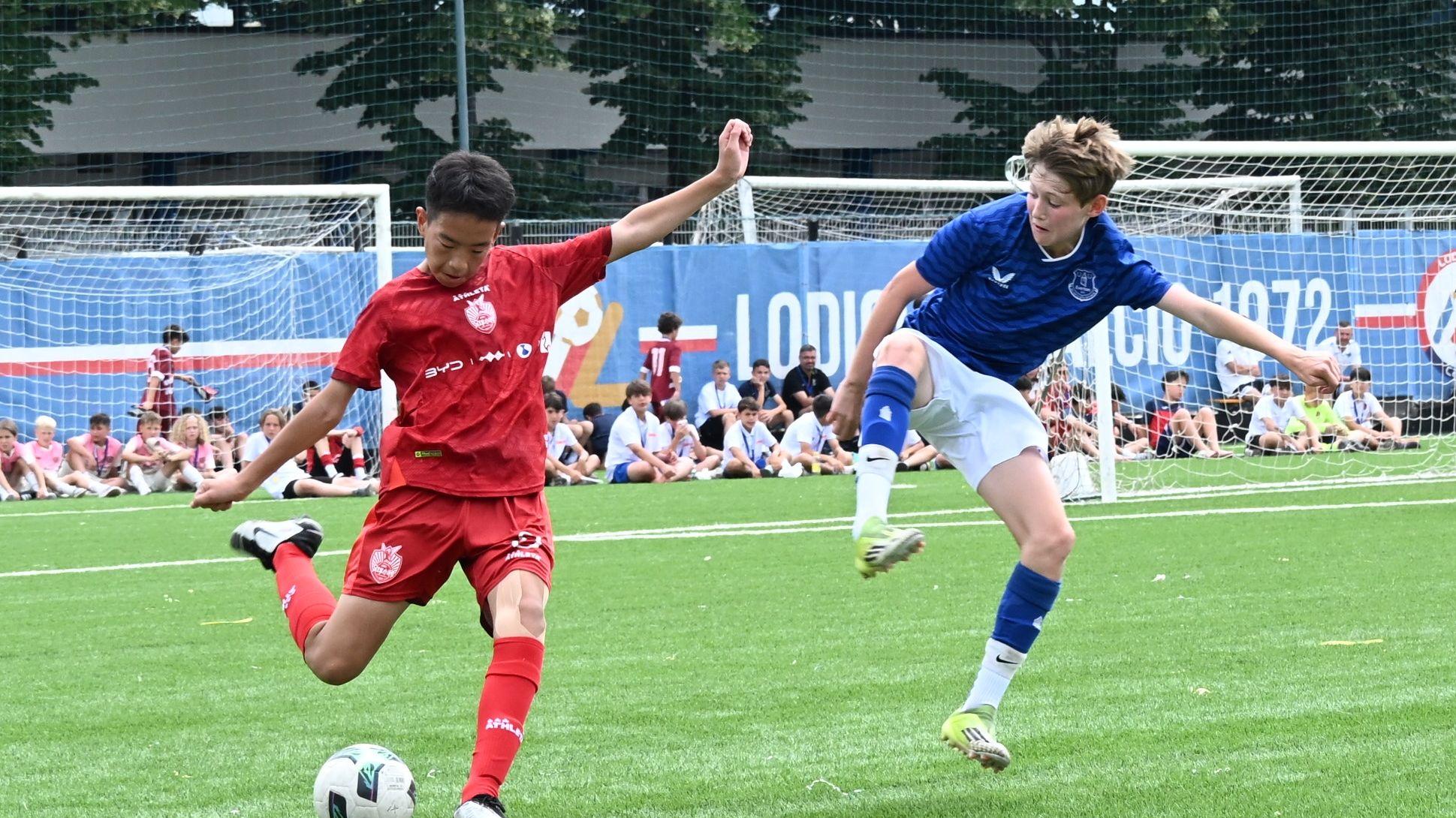 中国足球小将闪耀欧洲，全胜登顶国际青少年杯