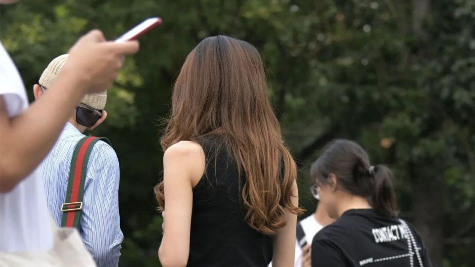 洋气高雅的穿搭，干练飒爽气质不错