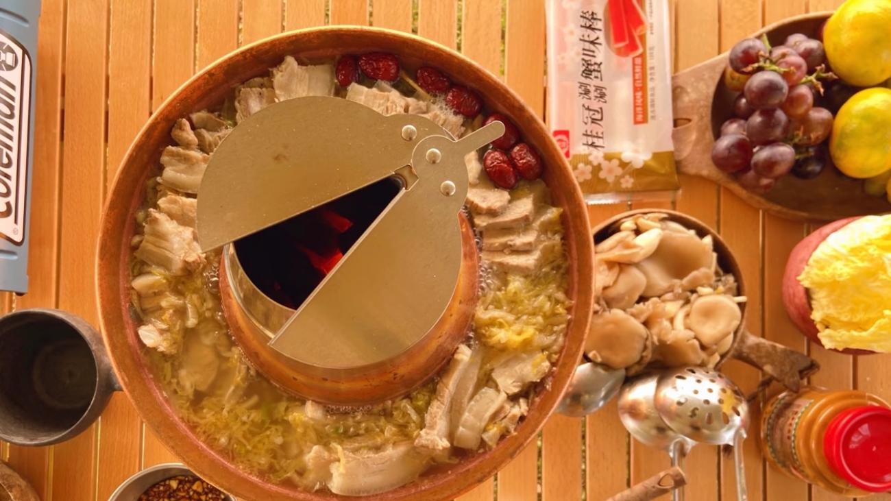 酸菜白肉火锅：东北人冬日里的暖胃魔法