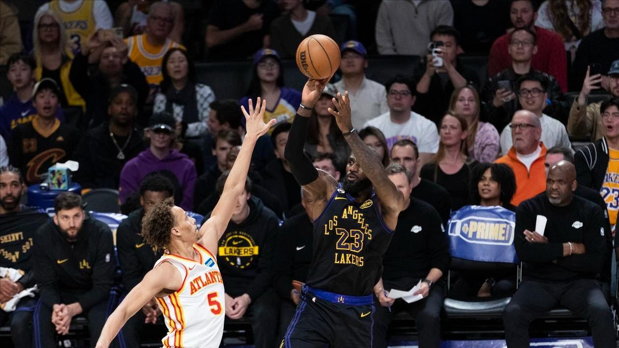 老詹再拿准三双，艾顿定律再添一胜！