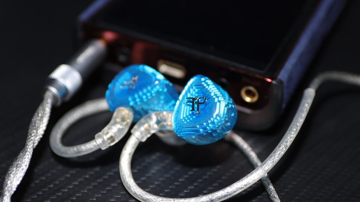 极琉璃PIXEL像素耳机深度体验：4.4平衡版搭配三台前端实测，HiFi与游戏双修真实分享