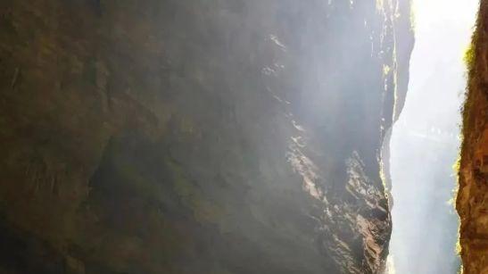 恩施秘境行走笔记：峡谷船歌、吊脚楼与土家年味