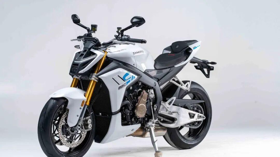 张雪820R正式申报，国产最强三缸街车！附：新款820RR-R、500F