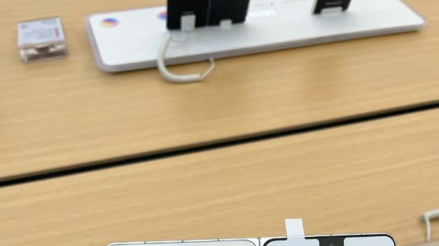 华为puraxmax刚发布，网友：短一截的折叠也要一万一起了？