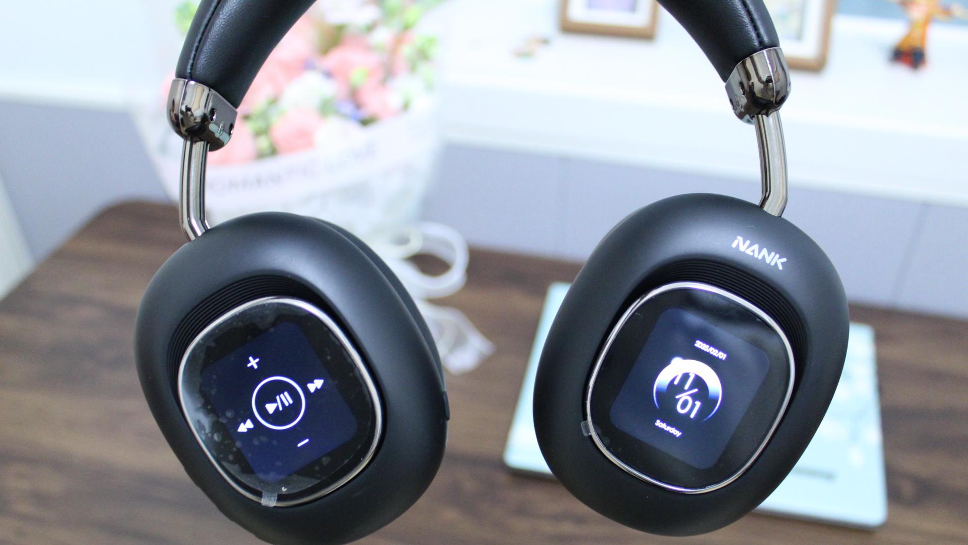 耳机界“显眼包”！南卡Show评测：能换表情包还能当玩具