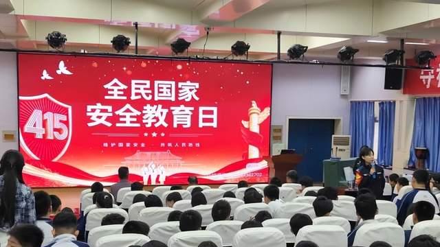 济南第十五中学开展法治教育报告会，护航学生健康成长