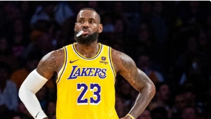 哈登“疯”了？自组NBA历史最强阵容，网友：这配置保底八连冠！