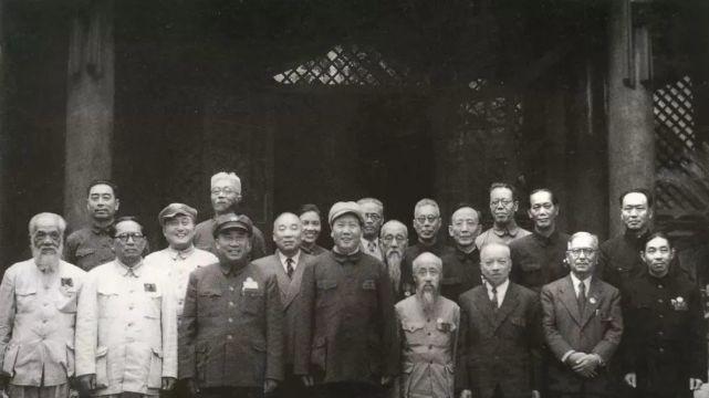 【國士马叙伦】筹备新中国时、共设六个工作小组，他是第六组组长
