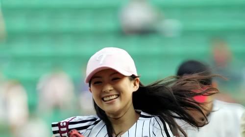 汪峰独自买醉，章子怡风光无限？内娱离婚后众生相：有人颓废，有人逆袭成女王