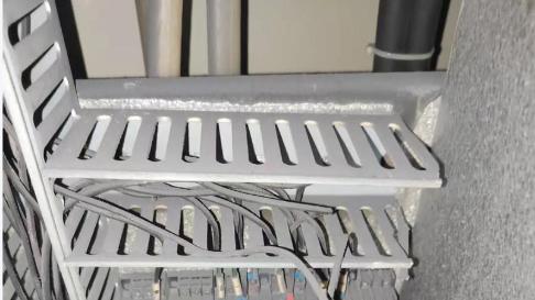 配电柜清洁：自己干还是外包？别再纠结，你有“第三种选择”