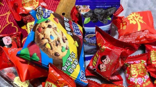 儿歌里的新年“新年到，锣鼓敲，全家老少齐欢笑！