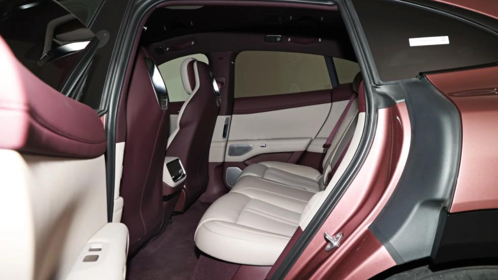 颜值即正义，虽有争议但销量不错，体验小米YU7