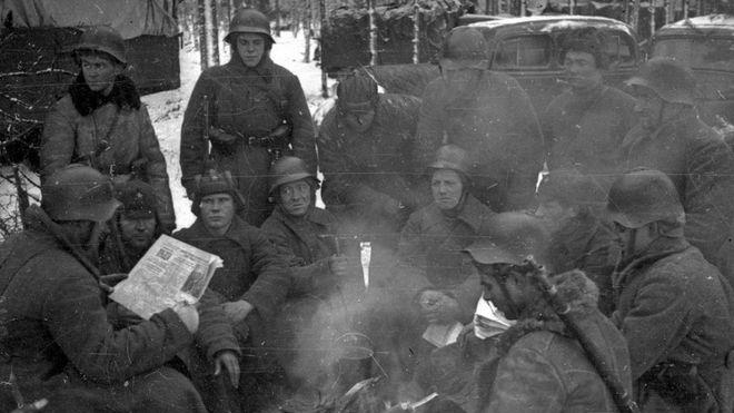 老照片 苏芬战争中入侵芬兰的苏军士兵 冰天雪地冻个半死