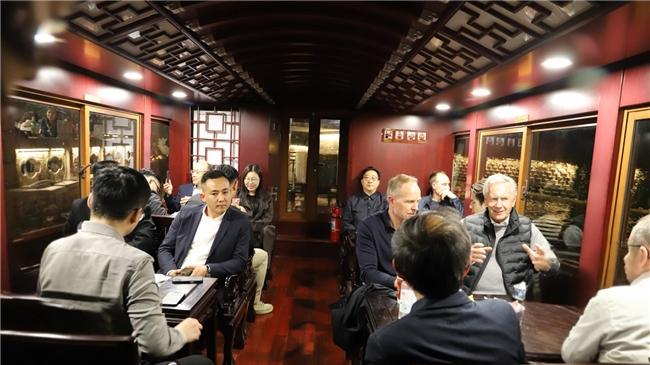 中古汽车董事长潘文科与德国前总统武尔夫共话交流，链接国际视野