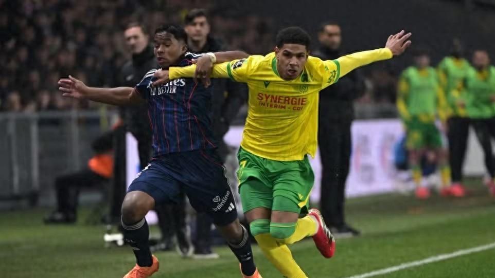 里昂主帅不满恩德里克红牌判罚：对方犯规在先，判罚难以接受