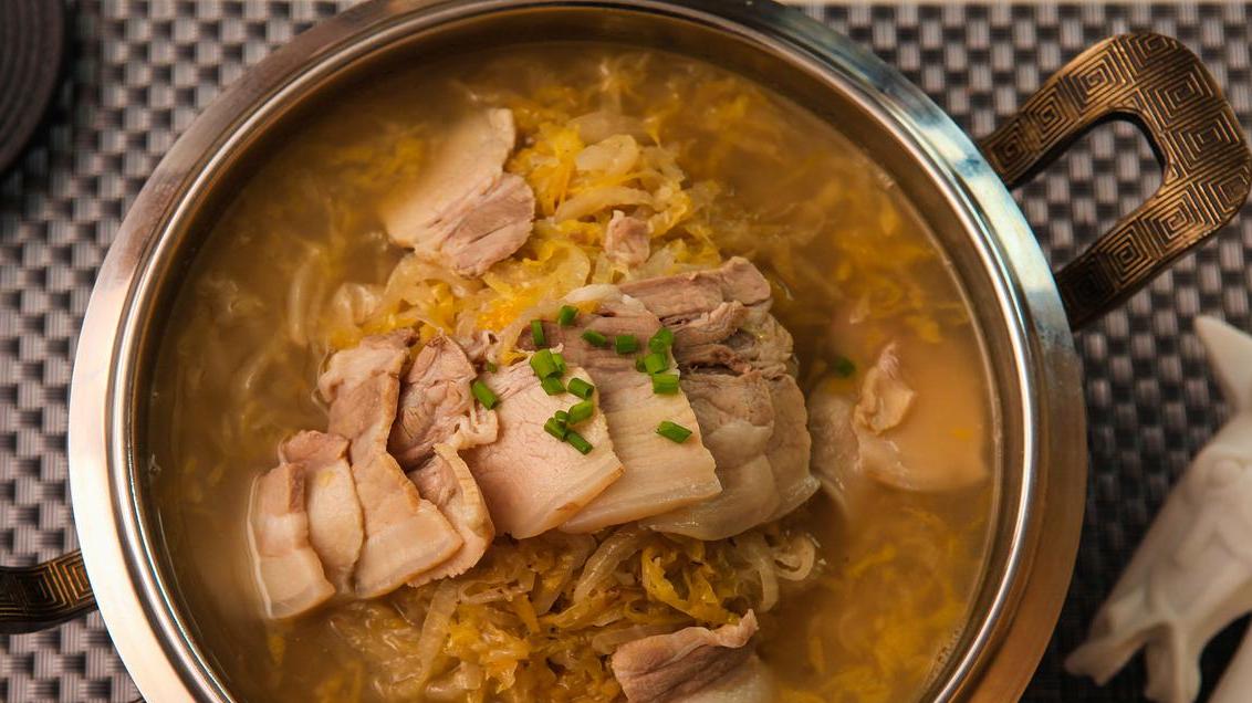 烧饼铺子藏不住的神仙加项，酸菜五花肉砂锅太绝了