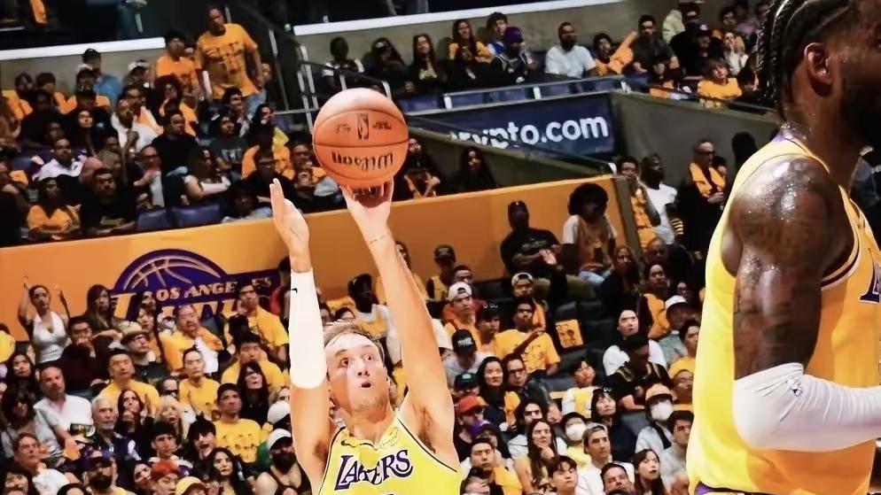 G2险胜难掩伤病潮，湖人77号拼到崴脚仍抢断