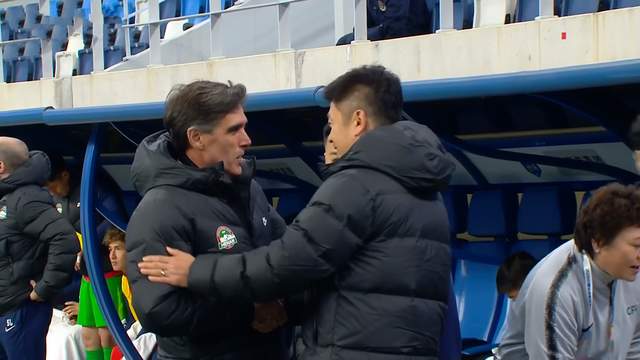 2-1，大连英博绝杀逆转4连胜，吕焯毅轰出世界波，河南队虽败犹荣