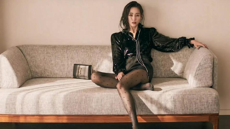 张钧甯穿YsL波点黑丝太绝，红毯直接封神，这下谁还说她不够红？