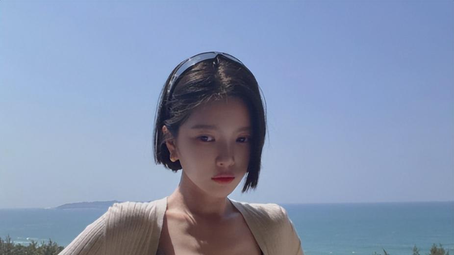 王灿怒怼网友！ 穿内衣拍海边照被骂， 当妈就该被束缚？