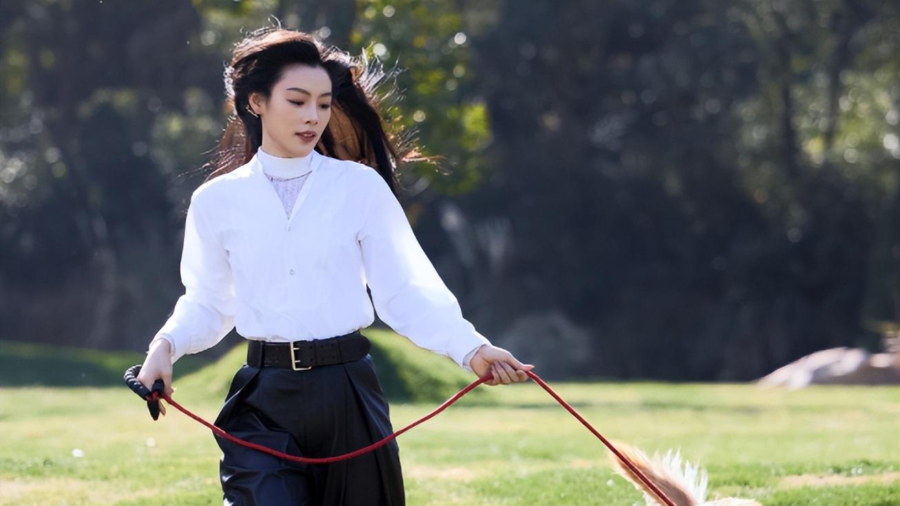 “春节档”最大的“变数”竟在《镖人》上，换陈丽君拍摄，太对了