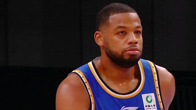 CBA爆冷夜！山东男篮客场压哨绝杀北京，豪取5连胜，主帅缺席照样掀翻夺冠热门