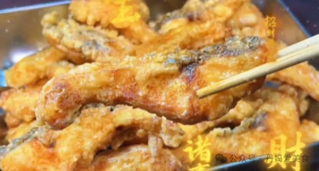 炸鱼块最忌直接下锅，做好3步，金黄酥脆，放一周也不回软
