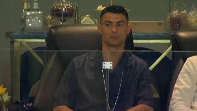 C罗现场目睹皇马负于巴萨，表情全程引关注