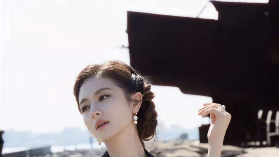 肖战演唱会、李兰迪进组大剧？张凌赫被宝格丽推封、文俊辉电影、熟瓜汇总