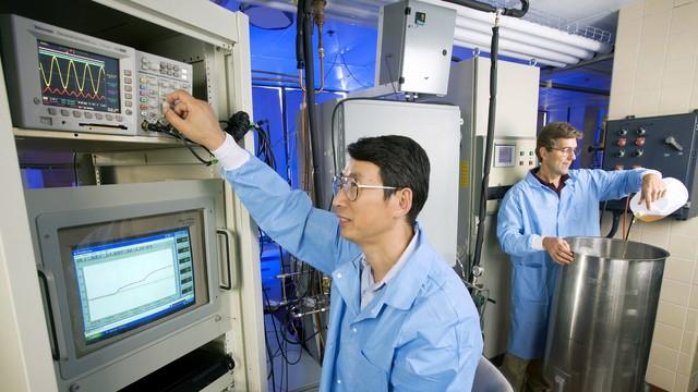 日本再拿诺贝尔奖，大陆研发投入世界第一，核心基础研究差在哪？