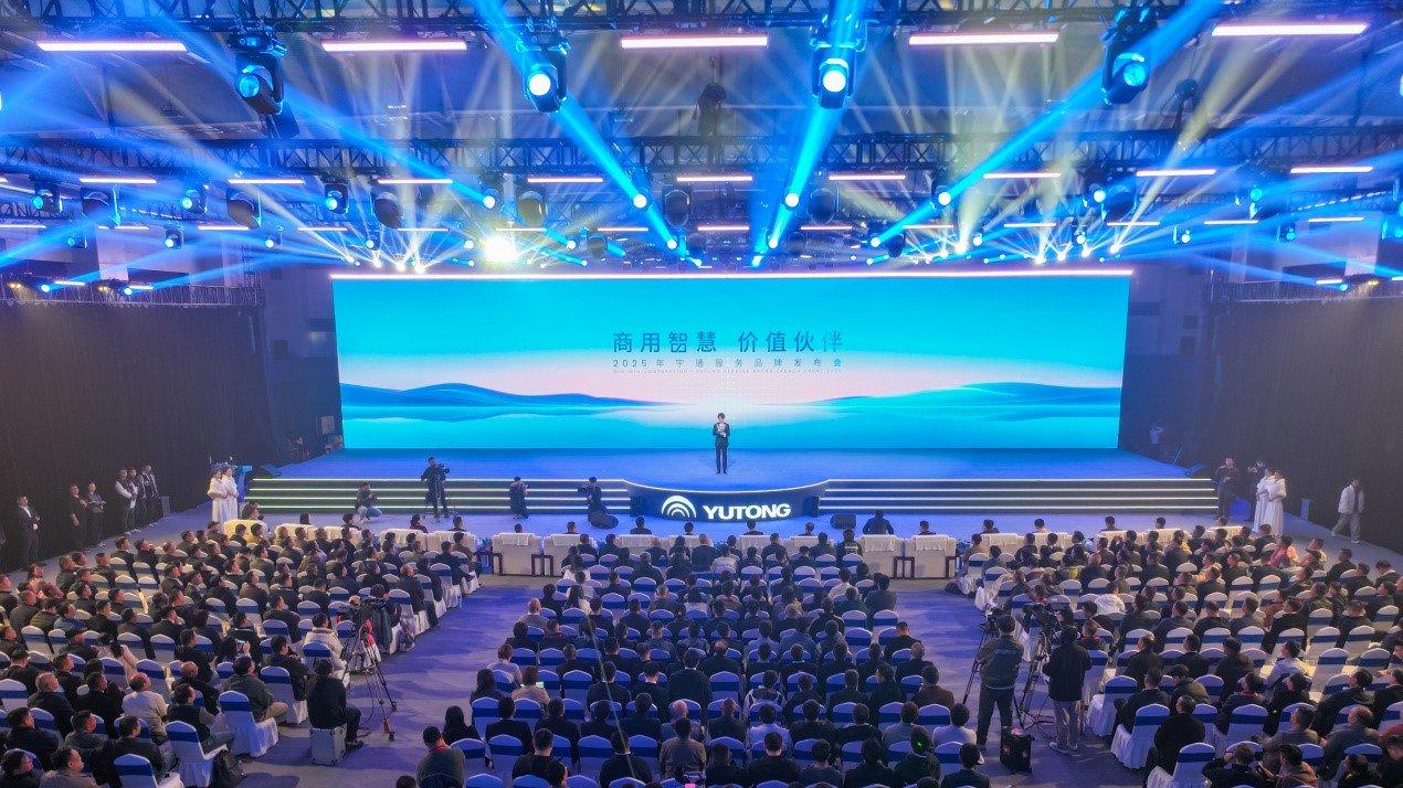 一瓶百年传承场景定制酒和时间做朋友