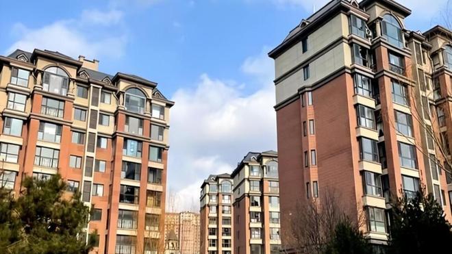 有一种后悔叫买了“一梯两户”，不好住又卖不掉，彻底沦为不动产