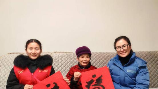墨香传福暖民心 河池移动志愿服务点亮新春