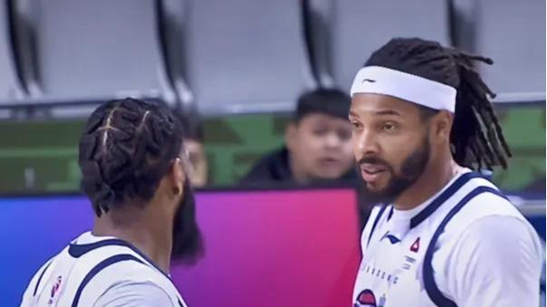 13分逆转南京，山东2人被罚出场！