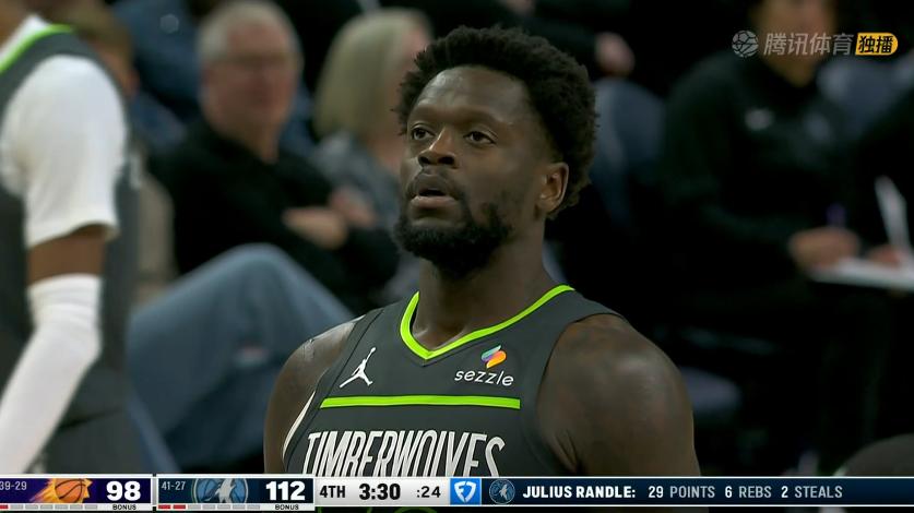 布克空砍34+6+3，格林17投9分堪称灾难，末节出战4分钟被DNP