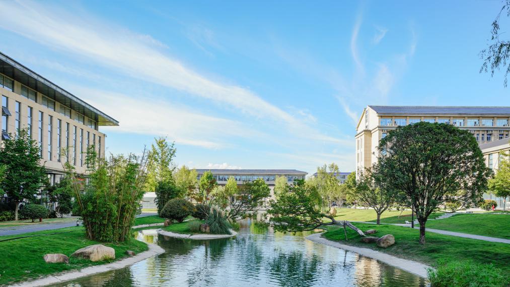 恩施学院四季图鉴|春赏樱、夏观鲤，四季皆有欢喜与浪漫