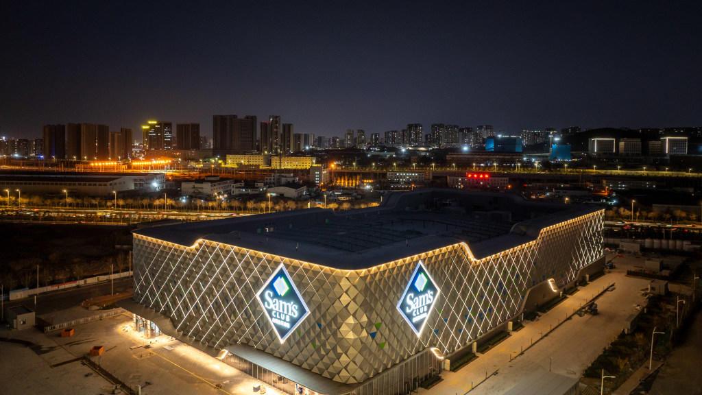 青岛山姆会员商店主体建筑灯光点亮