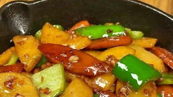 黄石土豆片，薄脆香辣，街头小食的销魂诱惑