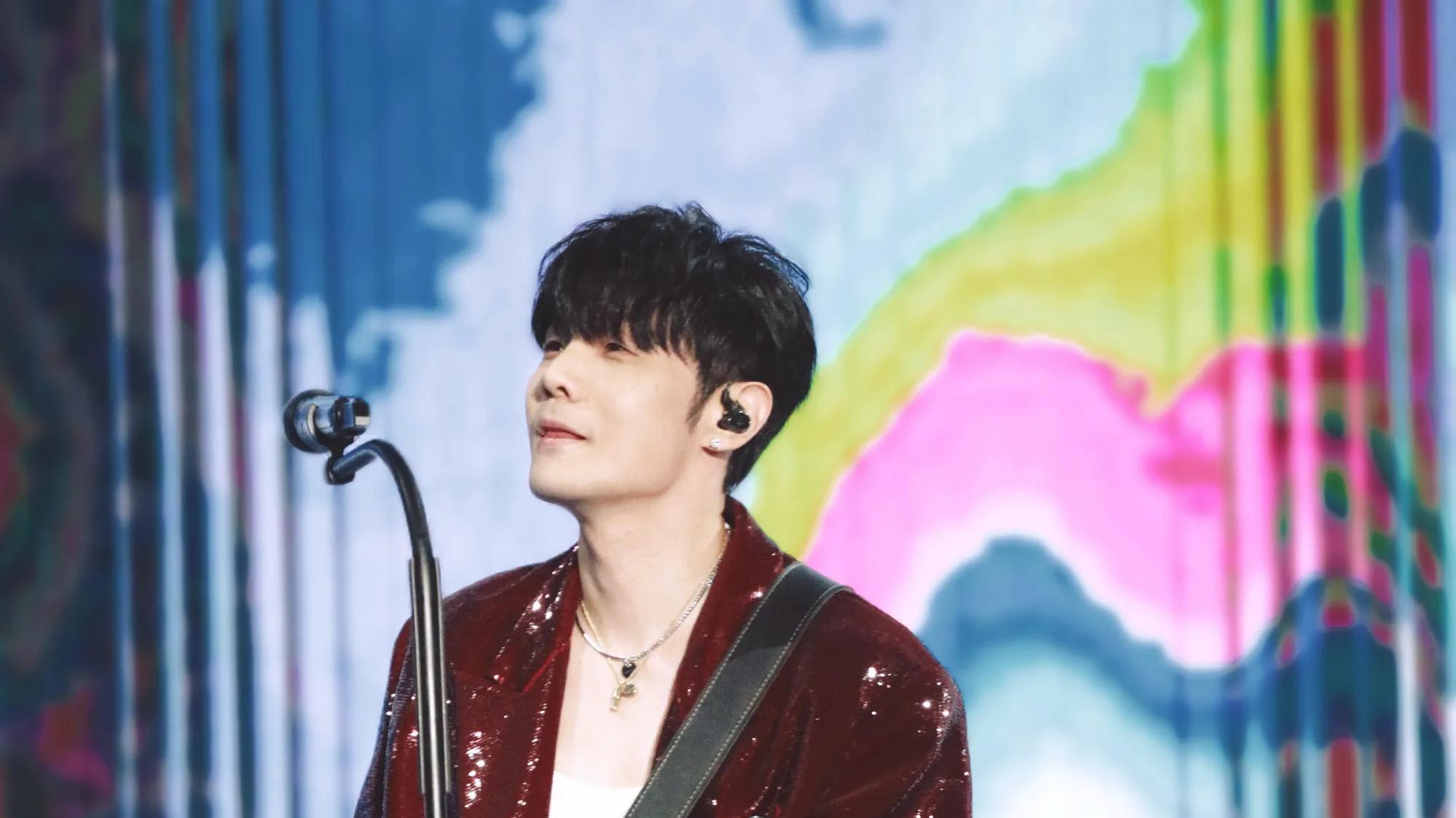 李荣浩怒撕单依纯侵权，反被吴向飞指控，无证据喊话太尴尬