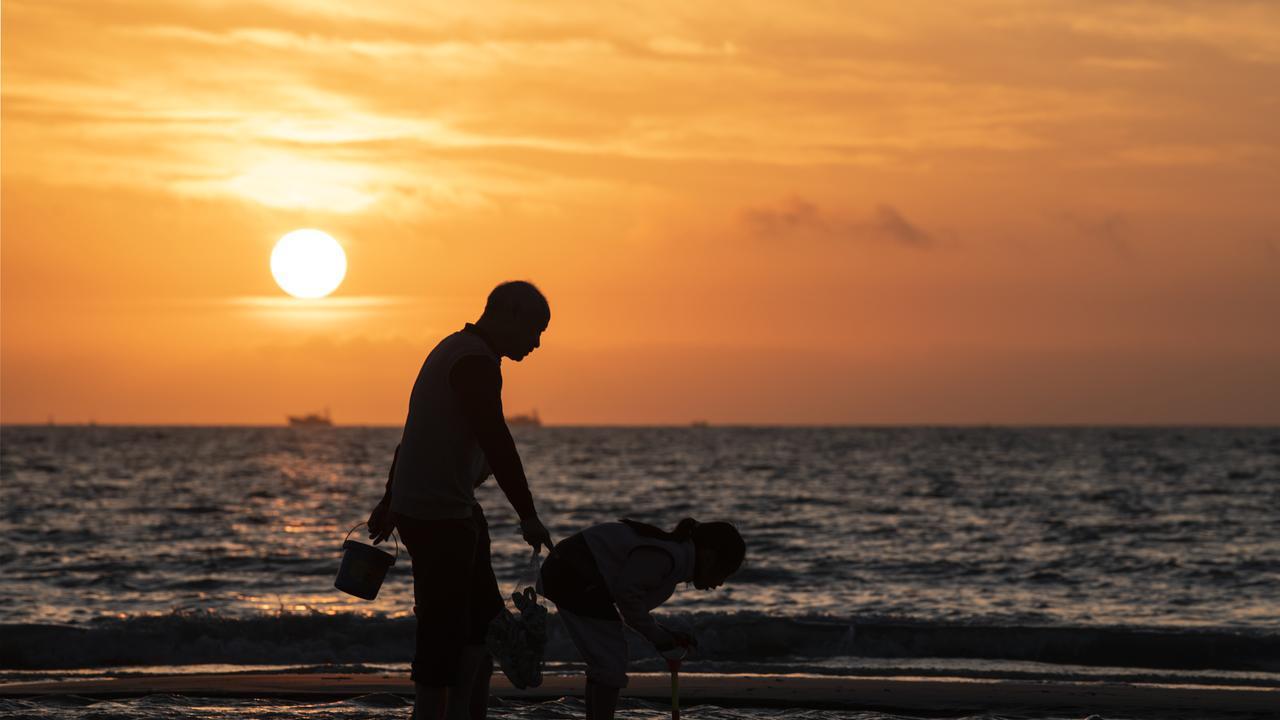 《百岁人生》：未来百岁满地走，现在做什么都不晚