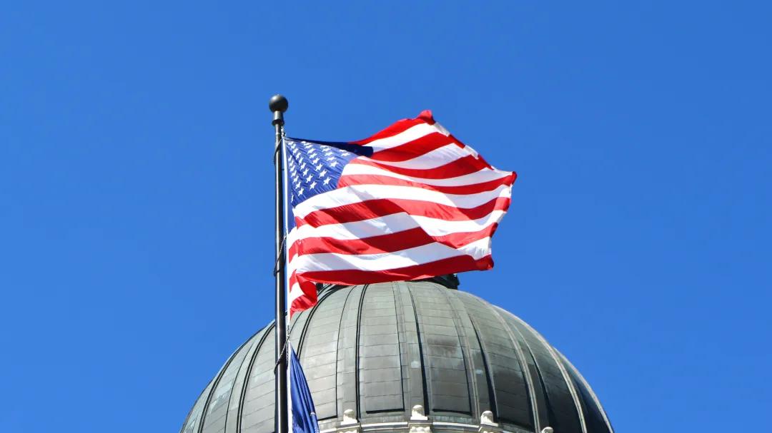 美国H-1B薪资门槛大涨！年薪不到这个数，别想抽了