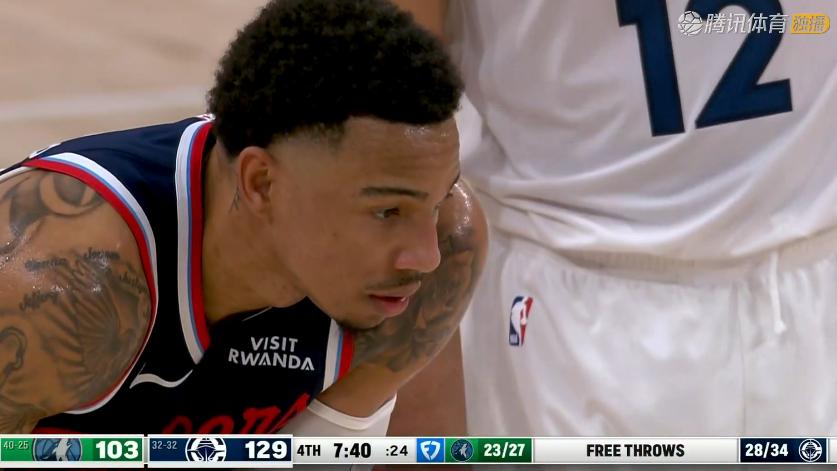 25分大胜！小卡45+5+5，赛后加兰走入场内，小卡紧随其后