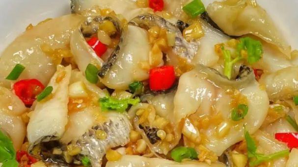 20 分钟快手江湖菜！重庆蒜香鱼片鲜嫩入味