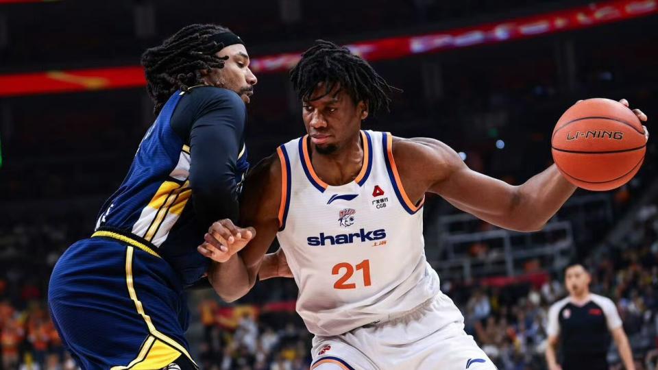 广东队“杀手”！张镇麟梦回辽宁，怀特塞德成CBA奥尼尔，两天后沪粤三番战，杜锋急需调整