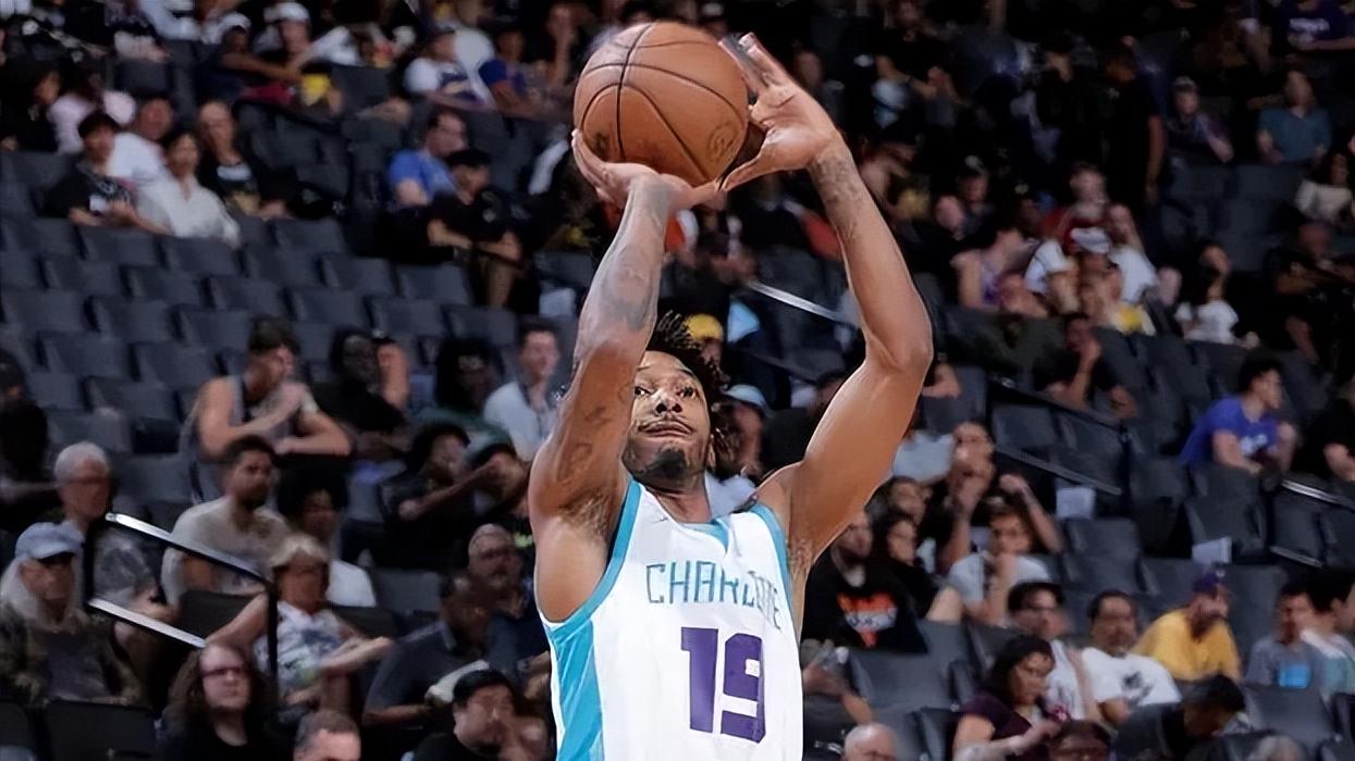 一夜4消息：奇才3年900万签约中锋，黄蜂旧将签约，戈贝尔被禁赛