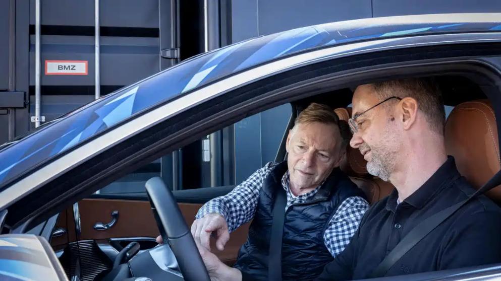 800V+后轮转向加持，奔驰C级纯电版纸面参数亮眼？带你看透隐藏坑