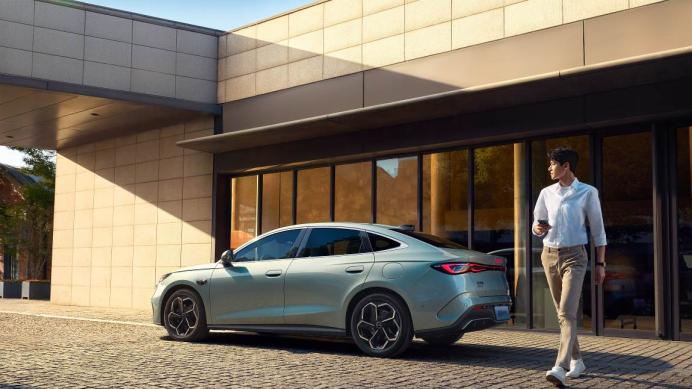 售价8.98万元起，比亚迪2026款海豹05DM-i、海豹06DM-i超享版加推210KM车型